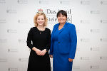 Landeshauptmann-Stellvertreterin Manuela Khom mit Frauenministerin Eva-Maria Holzleitner. © Land Steiermark/Binder; bei Quellenangabe honorarfrei Landeshauptmann-Stellvertreterin Manuela Khom mit Frauenministerin Eva-Maria Holzleitner.