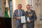 Oberst i. R. Reinhard Pieber wurde von LH Mario Kunasek mit dem Goldenen Ehrenzeichen des Landes Steiermark ausgezeichnet © Land Steiermark/Robert Frankl; Verwendung bei Quellenangabe honorarfrei Oberst i. R. Reinhard Pieber wurde von LH Mario Kunasek mit dem Goldenen Ehrenzeichen des Landes Steiermark ausgezeichnet