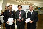 v.l.: Dipl.-Ing. Dr. Robert Gfrerer, Geschäftsführer von ‚human.technology.styria’, Landeshauptmann Mag. Franz Voves und Landesrat Dr. Christian Buchmann bei der Eröffnung der Humantechnologie-Zukunftskonferenz in Graz. Fotos: Fischer v.l.: Dipl.-Ing. Dr. Robert Gfrerer, Geschäftsführer von ‚human.technology.styria’, Landeshauptmann Mag. Franz Voves und Landesrat Dr. Christian Buchmann bei der Eröffnung der Humantechnologie-Zukunftskonferenz in Graz. Fotos: Fischer