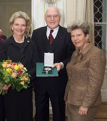 Landeshauptmann Waltraud Klasnic mit Honorarkonsul Dipl.-Ing. Gerhard Franz und dessen Gattin Christiane, Foto Fischer Landeshauptmann Waltraud Klasnic mit Honorarkonsul Dipl.-Ing. Gerhard Franz und dessen Gattin Christiane, Foto Fischer