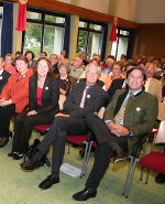 von rechts: Landeshauptmann Mag. Franz Voves, Stadtrat Univ.-Doz. Dr. Dipl.-Ing. Gerhard Rüsch, Dipl.-Ing. Sabine Pelzmann-Knafl (Präsidentin der Kath. Aktion in der Steiermark) und die 3. Landtagspräsidentin Barbara Gross. Foto: Diözese Graz-Seckau von rechts: Landeshauptmann Mag. Franz Voves, Stadtrat Univ.-Doz. Dr. Dipl.-Ing. Gerhard Rüsch, Dipl.-Ing. Sabine Pelzmann-Knafl (Präsidentin der Kath. Aktion in der Steiermark) und die 3. Landtagspräsidentin Barbara Gross. Foto: Diözese Graz-Seckau