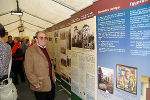 Besucher in der Ausstellung der Europäischen Föderalistischen Bewegung zu Ungarn 1956 und heute. Fotos: Land Steiermark/FA1E Besucher in der Ausstellung der Europäischen Föderalistischen Bewegung zu Ungarn 1956 und heute. Fotos: Land Steiermark/FA1E