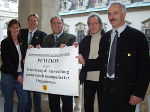 von links: Marianne Müller-Triebl (Vulkanland Steiermark), Manfred Grössler (AGG), Siegfried Schrittwieser (Präsident Landtag Steiermark), Michael Novotny (Initiator der Petition) und Ing. Herbert Kain (Obmann der Steirischen Biobauern). Foto: Landespressedienst von links: Marianne Müller-Triebl (Vulkanland Steiermark), Manfred Grössler (AGG), Siegfried Schrittwieser (Präsident Landtag Steiermark), Michael Novotny (Initiator der Petition) und Ing. Herbert Kain (Obmann der Steirischen Biobauern). Foto: Landespressedienst