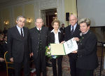(von links): Univ.-Prof. DDr. Gerald Schöpfer, Landeshauptmann a.D. Dr. Josef Krainer, Herzogs Gattin Alexandra Freifrau von Berlichingen, Präsident a.D. Dr. Roman Herzog und Landeshauptmann Waltraud Klasnic, Foto Fischer. (von links): Univ.-Prof. DDr. Gerald Schöpfer, Landeshauptmann a.D. Dr. Josef Krainer, Herzogs Gattin Alexandra Freifrau von Berlichingen, Präsident a.D. Dr. Roman Herzog und Landeshauptmann Waltraud Klasnic, Foto Fischer.