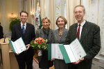 (von links). Univ.-Prof. Dr. Alfred Wagenhofer, Landesrätin Mag. Kristina Edlinger-Ploder, Univ.-Ass. Dipl.-Ing. Dr. Kristina Sefc , Univ.-Prof. Dr. Wernfried Hofmeister. Foto: Fischer (von links). Univ.-Prof. Dr. Alfred Wagenhofer, Landesrätin Mag. Kristina Edlinger-Ploder, Univ.-Ass. Dipl.-Ing. Dr. Kristina Sefc , Univ.-Prof. Dr. Wernfried Hofmeister. Foto: Fischer