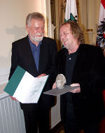 Bild (v.l.): Prof. Horst Gerhard Haberl erhält von Landeshauptmann-Stellvertreter Dr. Kurt Flecker den Hanns-Koren-Kulturpreis 2006 überreicht. Foto: Landespressedienst Bild (v.l.): Prof. Horst Gerhard Haberl erhält von Landeshauptmann-Stellvertreter Dr. Kurt Flecker den Hanns-Koren-Kulturpreis 2006 überreicht. Foto: Landespressedienst