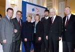 Mag. Ludwig Rader, Leiter der EU-Abteilung, Michael Reinprecht, Leiter des Informationsbüros des EU-Parlamentes, Landeshauptmann Waltraud Klasnic, Nationalratsabgeordnete Dr. Eva Lichtenberger, Univ.-Prof. Dr. Hubert Isak, und die Euopa-Parlamentarier Univ.-Prof. Dr. Reinhard Rack und Harald Ettl (von links). Foto: Stuhlhofer/Wolf. Mag. Ludwig Rader, Leiter der EU-Abteilung, Michael Reinprecht, Leiter des Informationsbüros des EU-Parlamentes, Landeshauptmann Waltraud Klasnic, Nationalratsabgeordnete Dr. Eva Lichtenberger, Univ.-Prof. Dr. Hubert Isak, und die Euopa-Parlamentarier Univ.-Prof. Dr. Reinhard Rack und Harald Ettl (von links). Foto: Stuhlhofer/Wolf.