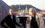 Gestalter Günter Schilhan (links) und Kameramann Erhard Seidl vor der Kulisse der Grazer Stadtkrone. Foto: ORF/Maier Gestalter Günter Schilhan (links) und Kameramann Erhard Seidl vor der Kulisse der Grazer Stadtkrone. Foto: ORF/Maier
