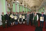 Landesobmann Ing. Horst Wiedenhofer, Landeshauptmann-Vize Hermann Schützenhöfer (links außen), Hans Stolz (Bildmitte), Landeshauptmann Mag. Franz Voves und Landeskapellmeister Prof. Ing. Philipp Fruhmann mit den „Robert Stolz-Medaillenträgern“. Foto: Robert Frankl Landesobmann Ing. Horst Wiedenhofer, Landeshauptmann-Vize Hermann Schützenhöfer (links außen), Hans Stolz (Bildmitte), Landeshauptmann Mag. Franz Voves und Landeskapellmeister Prof. Ing. Philipp Fruhmann mit den „Robert Stolz-Medaillenträgern“. Foto: Robert Frankl