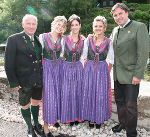 Der Bürgermeister von Bad Aussee, Otto Marl, Narzissenprinzessin Kerstin Grafinger, Narzissenkönigin Simone Schwarz, Narzissenprinzessin Anke Stadler und Landeshauptmann Mag. Franz Voves beim Ausseer Narzissenfest Der Bürgermeister von Bad Aussee, Otto Marl, Narzissenprinzessin Kerstin Grafinger, Narzissenkönigin Simone Schwarz, Narzissenprinzessin Anke Stadler und Landeshauptmann Mag. Franz Voves beim Ausseer Narzissenfest