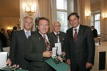 (von links) Landesamtsdirektor i.R. Dr. Gerhart Wielinger, Ex-ORF-Landesdirektor Dr. Edgar Sterbenz, Univ.-Prof. Dr. Othmar Pickl und Landeshauptmann Mag. Franz Voves. Foto: Robert Frankl