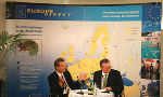 (v.l.) Der Leiter der Europaabteilung Mag. Ludwig Rader im Gespräch mit Botschafter Dr. Jan Koukal im „Café Europa“. Foto: Landespressedienst (v.l.) Der Leiter der Europaabteilung Mag. Ludwig Rader im Gespräch mit Botschafter Dr. Jan Koukal im „Café Europa“. Foto: Landespressedienst