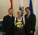 (von links) Der bis zur Amtsübergabe am 23. März 2007 älteste aktive Bürgermeister der Steiermark Werner Windhager, Sieghilda Windhager, Landeshauptmann Mag. Franz Voves. (von links) Der bis zur Amtsübergabe am 23. März 2007 älteste aktive Bürgermeister der Steiermark Werner Windhager, Sieghilda Windhager, Landeshauptmann Mag. Franz Voves.