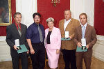 von links: Wolfgang Schrempf, der gerettete Christian Schmied, Landeshauptmann Waltraud Klasnic, Christian Leikam und Gerhard Kohlhuber. Foto: Fischer von links: Wolfgang Schrempf, der gerettete Christian Schmied, Landeshauptmann Waltraud Klasnic, Christian Leikam und Gerhard Kohlhuber. Foto: Fischer