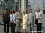 (von links nach rechts): Hauptbrandinspektor Manfred Geissler, Architektin Dipl.-Ing. Maria Fanta (Ortsbildgestaltung), Bürgermeister Hans Hillebrand, Landeshauptmann Waltraud Klasnic, Bezirkshauptmann DDr. Burkhard Thierrichter, Architekt Dipl.-Ing. Heinz Malek. Foto: Irmgard Daempfer (von links nach rechts): Hauptbrandinspektor Manfred Geissler, Architektin Dipl.-Ing. Maria Fanta (Ortsbildgestaltung), Bürgermeister Hans Hillebrand, Landeshauptmann Waltraud Klasnic, Bezirkshauptmann DDr. Burkhard Thierrichter, Architekt Dipl.-Ing. Heinz Malek. Foto: Irmgard Daempfer
