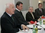 Die Finanzausgleichsverhandler bei der Pressekonferenz im Medienzentrum Steiermark: Landeshauptmann Dr. Herwig van Staa (Tirol), der Salzburger Finanzreferent, Landeshauptmann-Stv. Dr. Othmar Raus, der oberösterreichische Landeshauptmann Dr. Josef Pühringer und der Leiter der Konferenz der Landesfinanzreferenten, Dr. Christian Buchmann