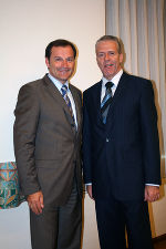 Der Radkersburger Bezirkshauptmann Dr. Alexander Majcan (links) und KSÖ-Präsident Mag. Gerhard Widmann. Fotos: Landespressedienst Der Radkersburger Bezirkshauptmann Dr. Alexander Majcan (links) und KSÖ-Präsident Mag. Gerhard Widmann. Fotos: Landespressedienst