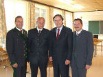 v. l. n. r.: Vizebürgermeister Ewald Raudner, Hauptschuldirektor Fritz Weixler, Landeshauptmann Mag. Franz Voves und Bürgermeister Siegfried Erker bei der Einweihung der Haupt-schule Krottendorf; Foto: Hauptschule Krottendorf v. l. n. r.: Vizebürgermeister Ewald Raudner, Hauptschuldirektor Fritz Weixler, Landeshauptmann Mag. Franz Voves und Bürgermeister Siegfried Erker bei der Einweihung der Haupt-schule Krottendorf; Foto: Hauptschule Krottendorf