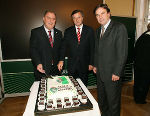 V.l.n.r.: Präsident des Landtages Steiermark, Siegfried Schrittwieser, Rechnungshofdirektor Dr. Johannes Andrieu und Landeshauptmann Mag. Franz Voves. Foto: Landtagsdirektion V.l.n.r.: Präsident des Landtages Steiermark, Siegfried Schrittwieser, Rechnungshofdirektor Dr. Johannes Andrieu und Landeshauptmann Mag. Franz Voves. Foto: Landtagsdirektion