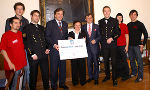 Landeshauptmann Mag. Franz Voves überreichte Rektor Wolfhard Wegscheider 50 Praxisschecks im Wert von 18.250 Euro. Foto: Montanuni Leoben Abdruck bei Quellenangabe honorarfrei Landeshauptmann Mag. Franz Voves überreichte Rektor Wolfhard Wegscheider 50 Praxisschecks im Wert von 18.250 Euro. Foto: Montanuni Leoben Abdruck bei Quellenangabe honorarfrei