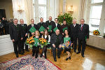 (sitzend von links): Christina Thaller, Lena Angerer, Univ.-Prof. Dr. Günther Jontes und Thie Eli Ho. (stehend von links): Erster Landeshauptmann-Stellvertreter Hermann Schützenhöfer, Matthias Pirker, Mag. Dr. Karl Kumpfmüller, Christian Schiester, Dipl.-Ing. Jürgen Fortin, Mag. Adrian Eröd, Pater Mag. Matthias Maier, Landeshauptmann a.D. Dr. Josef Krainer, Univ.-Prof. DDr. Gerald Schöpfer. Foto Fischer (sitzend von links): Christina Thaller, Lena Angerer, Univ.-Prof. Dr. Günther Jontes und Thie Eli Ho. (stehend von links): Erster Landeshauptmann-Stellvertreter Hermann Schützenhöfer, Matthias Pirker, Mag. Dr. Karl Kumpfmüller, Christian Schiester, Dipl.-Ing. Jürgen Fortin, Mag. Adrian Eröd, Pater Mag. Matthias Maier, Landeshauptmann a.D. Dr. Josef Krainer, Univ.-Prof. DDr. Gerald Schöpfer. Foto Fischer