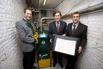 v.l.n.r. Technischer KWB-Vertriebsleiter Ing. Wolfgang Torschitz, Landeshauptmann Franz Voves mit Jean-Luis Joseph, Präsident von Fédarène. Fotos: Luntang v.l.n.r. Technischer KWB-Vertriebsleiter Ing. Wolfgang Torschitz, Landeshauptmann Franz Voves mit Jean-Luis Joseph, Präsident von Fédarène. Fotos: Luntang