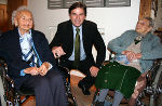 Landeshauptmann Mag. Franz Voves gratulierte der 103-jährigen Maria Stadler (links) und der 105-jährigen Stefanie Gutschelhofer (rechts) in Parschlug. Foto: Landespressedienst Abdruck bei Quellenangabe honorarfrei Landeshauptmann Mag. Franz Voves gratulierte der 103-jährigen Maria Stadler (links) und der 105-jährigen Stefanie Gutschelhofer (rechts) in Parschlug. Foto: Landespressedienst Abdruck bei Quellenangabe honorarfrei