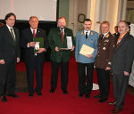 v.l.n.r.: Landeshauptmann Franz Voves, Präsident des Landtages Steiermark Siegfried Schrittwieser, Leiter der FA 7B Katastrophenschutz und Landesverteidigung Dr. Kurt Kalcher, Feuerwehrinspektor Michael Miggitsch, Landesfeuerwehrkommandant Albert Kern und Landesrat Johann Seitinger v.l.n.r.: Landeshauptmann Franz Voves, Präsident des Landtages Steiermark Siegfried Schrittwieser, Leiter der FA 7B Katastrophenschutz und Landesverteidigung Dr. Kurt Kalcher, Feuerwehrinspektor Michael Miggitsch, Landesfeuerwehrkommandant Albert Kern und Landesrat Johann Seitinger