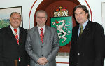 v.l.: Siegfried Schrittwieser, Präsident Landtag Steiermark mit dem Marschall von Niederschlesien Marek Lapinski. und Landeshauptmann Mag. Franz Voves bei der Verkostung von Niederschlesischen Spezialitäten im Grazer Landhauskeller. Foto: Landespressedienst v.l.: Siegfried Schrittwieser, Präsident Landtag Steiermark mit dem Marschall von Niederschlesien Marek Lapinski. und Landeshauptmann Mag. Franz Voves bei der Verkostung von Niederschlesischen Spezialitäten im Grazer Landhauskeller. Foto: Landespressedienst