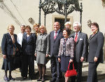 2) Die Partner und Partnerinnen der Staatsoberhäupter besuchten heute Vormittag u.a. auch den Landtag Steiermark: v.l.n.r. Clio Napolitano (Italien), Margit Fischer (Österreich), Luise Köhler (Deutschland), Maria Cavaco Silva (Portugal – hinten), Lilita Zatlere (Lettland), Siegfried Schrittwieser, Präsident des Landtag Steiermark, Walburga Beutl, Zweite Präsidentin des Landtages Steiermark (hinten), Maria Kaczyńska (Polen), Pentti Arajärvi (Finnland) und Barbara Gross, Dritte Präsidentin des Landtages Steiermark. Foto: Landespressedienst 2) Die Partner und Partnerinnen der Staatsoberhäupter besuchten heute Vormittag u.a. auch den Landtag Steiermark: v.l.n.r. Clio Napolitano (Italien), Margit Fischer (Österreich), Luise Köhler (Deutschland), Maria Cavaco Silva (Portugal – hinten), Lilita Zatlere (Lettland), Siegfried Schrittwieser, Präsident des Landtag Steiermark, Walburga Beutl, Zweite Präsidentin des Landtages Steiermark (hinten), Maria Kaczyńska (Polen), Pentti Arajärvi (Finnland) und Barbara Gross, Dritte Präsidentin des Landtages Steiermark. Foto: Landespressedienst