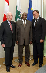 Honorarkonsul Ing. Herbert Depisch begleitete den Botschafter der Republik Südafrika, Mabangambi Leslie Gumbi zum Antrittsbesuch bei Landeshauptmann Mag. Franz Voves in die Grazer Burg. Foto: Land Steiermark Honorarkonsul Ing. Herbert Depisch begleitete den Botschafter der Republik Südafrika, Mabangambi Leslie Gumbi zum Antrittsbesuch bei Landeshauptmann Mag. Franz Voves in die Grazer Burg. Foto: Land Steiermark