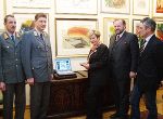 (von links): Sicherheitsdirektor Mag. Josef Klamminger, Oberstleutnant Wolfgang Lackner, stellvertretender Landesgendarmeriekommandant, Landeshauptmann Waltraud Klasnic, Dr. Kurt Kalcher, Leiter der Katastrophenschutzabteilung und Ing. Gerald Pizzera. Foto: Gerhard Dusek. (von links): Sicherheitsdirektor Mag. Josef Klamminger, Oberstleutnant Wolfgang Lackner, stellvertretender Landesgendarmeriekommandant, Landeshauptmann Waltraud Klasnic, Dr. Kurt Kalcher, Leiter der Katastrophenschutzabteilung und Ing. Gerald Pizzera. Foto: Gerhard Dusek.