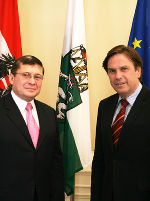 Der Botschafter Venezuelas, S.E. Alí de Jesús Uzcategui Duque, mit Landeshauptmann Mag. Franz Voves (v.l.). © Land Steiermark - Landespressedienst/Leiß (Abdruck bei Quellenangabe honorarfrei) Der Botschafter Venezuelas, S.E. Alí de Jesús Uzcategui Duque, mit Landeshauptmann Mag. Franz Voves (v.l.).
