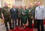 von links: Generalleutnant Edmund Entacher, Korps-Kommandant Luc Feller (Schweiz), Oberst Vladimir Maher (Slowenien), Landeshauptmann Waltraud Klasnic, Steiermarks Militärkommandant Heinrich Winkelmayer, Oberst Jan Gurnik (Schweiz) und Generalleutnant Jan Oerding (Deutschland). Foto: Dusek. von links: Generalleutnant Edmund Entacher, Korps-Kommandant Luc Feller (Schweiz), Oberst Vladimir Maher (Slowenien), Landeshauptmann Waltraud Klasnic, Steiermarks Militärkommandant Heinrich Winkelmayer, Oberst Jan Gurnik (Schweiz) und Generalleutnant Jan Oerding (Deutschland). Foto: Dusek.