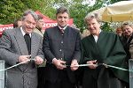 (v.l.) Anton Konrad, Dechant von Leibnitz, Bundesrat Prof. Herwig Hösele (im Hintergrund), Bürgermeister Alois Adam und Landeshauptmann Waltraud Klasnic. (v.l.) Anton Konrad, Dechant von Leibnitz, Bundesrat Prof. Herwig Hösele (im Hintergrund), Bürgermeister Alois Adam und Landeshauptmann Waltraud Klasnic.