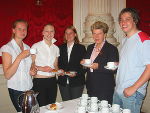 v.l.: Paula Aschauer (AHS-Landesschulsprecherin), Andrea Büssenschütt (Landesschülervertretung ), Martina Kaufmann (geschäftsführende Sprecherin für die BMS und BHS), Landeshauptmann Waltraud Klasnic und Enrico Radaelli (Sprecher der Schulsicherheitsinitiative „Die Schule brennt“). Fo-to: Land Steiermark v.l.: Paula Aschauer (AHS-Landesschulsprecherin), Andrea Büssenschütt (Landesschülervertretung ), Martina Kaufmann (geschäftsführende Sprecherin für die BMS und BHS), Landeshauptmann Waltraud Klasnic und Enrico Radaelli (Sprecher der Schulsicherheitsinitiative „Die Schule brennt“). Fo-to: Land Steiermark