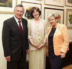 Die scheidende polnische Botschafterin Univ. Prof. Dr. Irena Lipowicz bei ihrem Abschiedsbesuch in der Grazer Burg mit Landeshauptmann Waltraud Klasnic und Landesamtsdirektor a.D. Honorarkon-sul Dr. Gerold Ortner.Foto Fischer Die scheidende polnische Botschafterin Univ. Prof. Dr. Irena Lipowicz bei ihrem Abschiedsbesuch in der Grazer Burg mit Landeshauptmann Waltraud Klasnic und Landesamtsdirektor a.D. Honorarkon-sul Dr. Gerold Ortner.Foto Fischer
