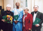 Die Preisträger Dr. Regina Strassegger, Simon Inou und Ralf Leonhard bei LH Waltraud Klasnic. : Gerhard Dusek, Abdruck honorarfrei unter Quellenangabe. Die Preisträger Dr. Regina Strassegger, Simon Inou und Ralf Leonhard bei LH Waltraud Klasnic. : Gerhard Dusek, Abdruck honorarfrei unter Quellenangabe.