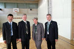 v.l.n.r.Gemeindekassier Thomas Derler, Bürgermeister Peter Stanzer, Landeshauptmann Waltraud Klasnic und Vizebürgermeister Karl Eder im neuen Turnsaal. Foto Gerhard Dusek v.l.n.r.Gemeindekassier Thomas Derler, Bürgermeister Peter Stanzer, Landeshauptmann Waltraud Klasnic und Vizebürgermeister Karl Eder im neuen Turnsaal. Foto Gerhard Dusek