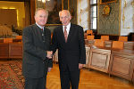 Landtagspräsident Reinhold Purr (links) begrüßte seinen Amtskollegen Heinz-Werner Arens aus Schleswig-Holstein im Steiermärkischen Landtag. Foto: Gerhard Dusek Landtagspräsident Reinhold Purr (links) begrüßte seinen Amtskollegen Heinz-Werner Arens aus Schleswig-Holstein im Steiermärkischen Landtag. Foto: Gerhard Dusek