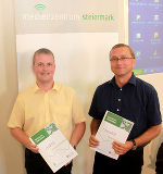 Landesstatistiker Martin Mayer (r.) und sein Stellvertreter Josef Holzer präsentierten im Medienzentrum ihre aktuellen Publikationen. © Foto: Landespressedienst/Schüttbacher; bei Quellenangabe honorarfrei Landesstatistiker Martin Mayer (r.) und sein Stellvertreter Josef Holzer präsentierten im Medienzentrum ihre aktuellen Publikationen.