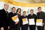 v.l.n.r.: Dr. Klaus Rundhammer, Univ.-Prof. Dr. Wilhelm Müller, Kornelia Müller, LH Waltraud Klasnic, Generaldirektor Dr. Georg Doppelhofer als Vertreter des Hauptsponsors, der Raiffeisenlandesbank Steiermark, und Univ.-Prof. Dr. Michael Höllwarth. Foto: Oliver Wolf v.l.n.r.: Dr. Klaus Rundhammer, Univ.-Prof. Dr. Wilhelm Müller, Kornelia Müller, LH Waltraud Klasnic, Generaldirektor Dr. Georg Doppelhofer als Vertreter des Hauptsponsors, der Raiffeisenlandesbank Steiermark, und Univ.-Prof. Dr. Michael Höllwarth. Foto: Oliver Wolf