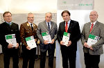 Leopold Neuhold, Albert Kern, Gerald Schöpfer, Landeshauptmann Franz Voves und Philipp Kernbauer (v. l.) © Landespressedienst/Schüttbacher; bei Quellenangabe honorarfrei Leopold Neuhold, Albert Kern, Gerald Schöpfer, Landeshauptmann Franz Voves und Philipp Kernbauer (v. l.)