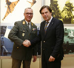 Militärkommandant Zöllner mit LH Voves beim Neujahrsempfang 2012 in der Gablenzkaserne © Militärkommando Steiermark Militärkommandant Zöllner mit LH Voves beim Neujahrsempfang 2012 in der Gablenzkaserne