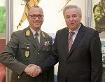 Militärkommandant Zöllner mit LH-Stv. Schützenhöfer beim Neujahrsempfang 2012 in der Gablenzkaserne © Militärkommando Steiermark Militärkommandant Zöllner mit LH-Stv. Schützenhöfer beim Neujahrsempfang 2012 in der Gablenzkaserne