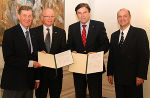 Helmut Fallada, Reinhard Kraxner, LH Franz Voves und Alexander Wolf (v. l.) bei der Vertragsunterzeichnung in der Grazer Burg © Foto: Landespressedienst/Schüttbacher; bei Quellenangabe honorarfrei Helmut Fallada, Reinhard Kraxner, LH Franz Voves und Alexander Wolf (v. l.) bei der Vertragsunterzeichnung in der Grazer Burg
