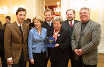v.l.n.r. Bgm. Siegfried Nagl, Prim. Dr. Katharina Purtscher (Fachliche KIT-Leiterin), KIT-Koordinator Mag. Helmut Kreuzwirth, LH Waltraud Klasnic, Dr. Kurt Kalcher und KIT-Einsatzleiter Edwin Benko beim heutigen Empfang in der Grazer Burg. Foto: Gerhard Dusek. v.l.n.r. Bgm. Siegfried Nagl, Prim. Dr. Katharina Purtscher (Fachliche KIT-Leiterin), KIT-Koordinator Mag. Helmut Kreuzwirth, LH Waltraud Klasnic, Dr. Kurt Kalcher und KIT-Einsatzleiter Edwin Benko beim heutigen Empfang in der Grazer Burg. Foto: Gerhard Dusek.