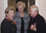 Landeshauptmann Waltraud Klasnic gratuliert dem Jubilar Sepp Gruber und seiner Gattin Berta. Fotos: Landespressedienst Landeshauptmann Waltraud Klasnic gratuliert dem Jubilar Sepp Gruber und seiner Gattin Berta. Fotos: Landespressedienst