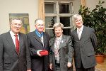 v.l.n.r.: Honorarkonsul der Republik Polen Landesamtsdirektor a.D. Dr. Gerold Ortner, der mit dem Kommandeurkreuz des Verdienstordens der Republik Polen ausgezeichnete Landtagspräsident Reinhold Purr und Landeshauptmann Waltraud Klasnic mit dem polnischen Botschafter Mag. Marek Jendrys in der Grazer Burg. v.l.n.r.: Honorarkonsul der Republik Polen Landesamtsdirektor a.D. Dr. Gerold Ortner, der mit dem Kommandeurkreuz des Verdienstordens der Republik Polen ausgezeichnete Landtagspräsident Reinhold Purr und Landeshauptmann Waltraud Klasnic mit dem polnischen Botschafter Mag. Marek Jendrys in der Grazer Burg.