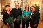 (von links): Mag. Olga Flor, Franz Josef Czernin, Angelika Reitzer und Landeshauptmann Waltraud Klasnic. Foto: Dusek. (von links): Mag. Olga Flor, Franz Josef Czernin, Angelika Reitzer und Landeshauptmann Waltraud Klasnic. Foto: Dusek.